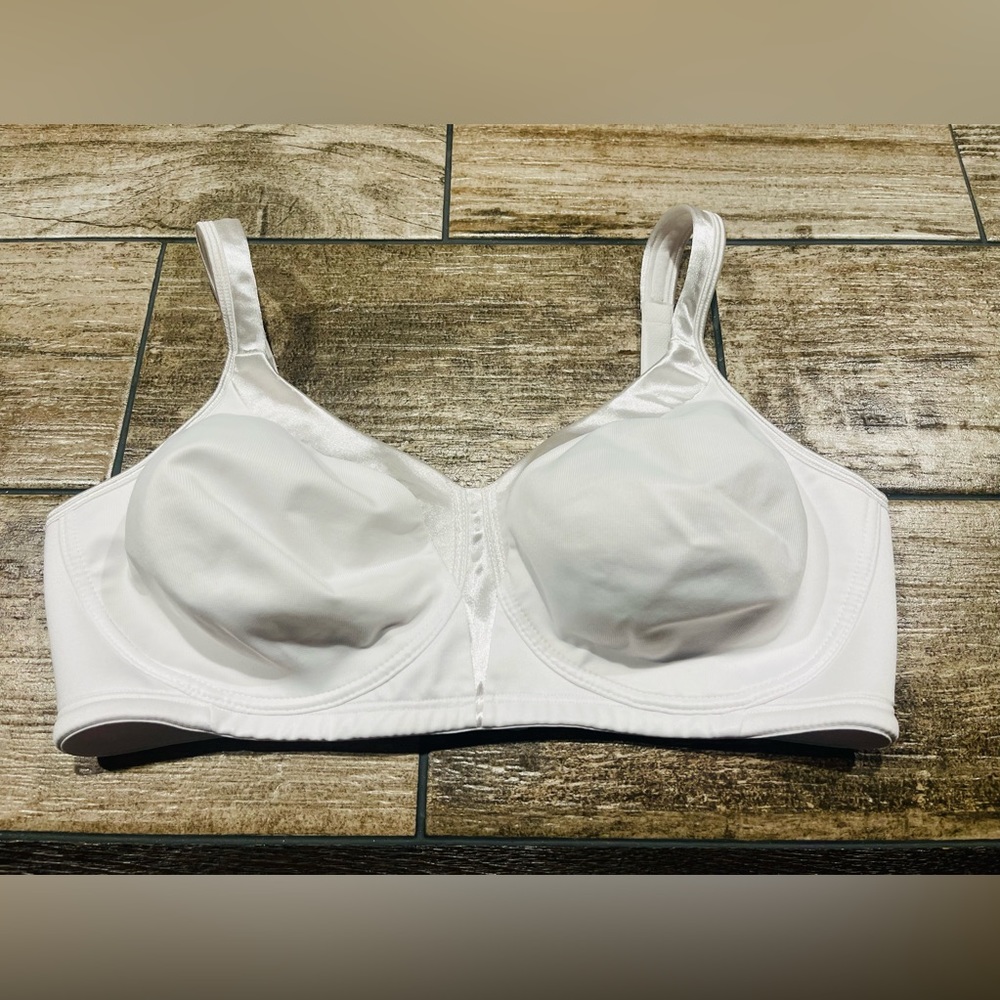 Playtex Free Wire Bra Size 38D (No paded) White